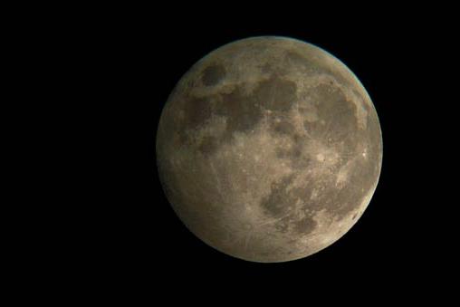 从楔石学院天文台看到的月球.